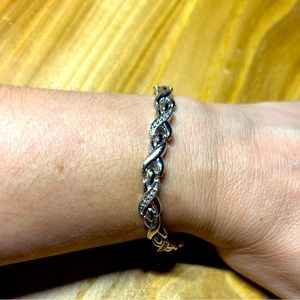 Cute silver toned bracelet
